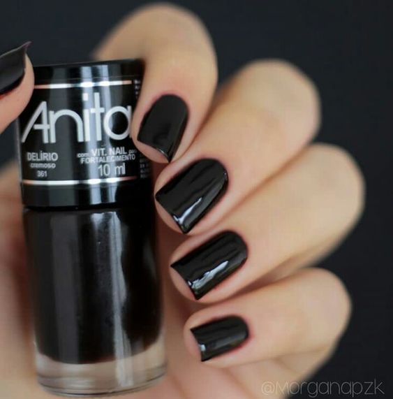 Preto brilhante - Marca Anitta (Pinterest)