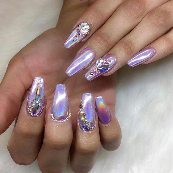 Purple Nail com pedrarias - unha em gel decorada inverno