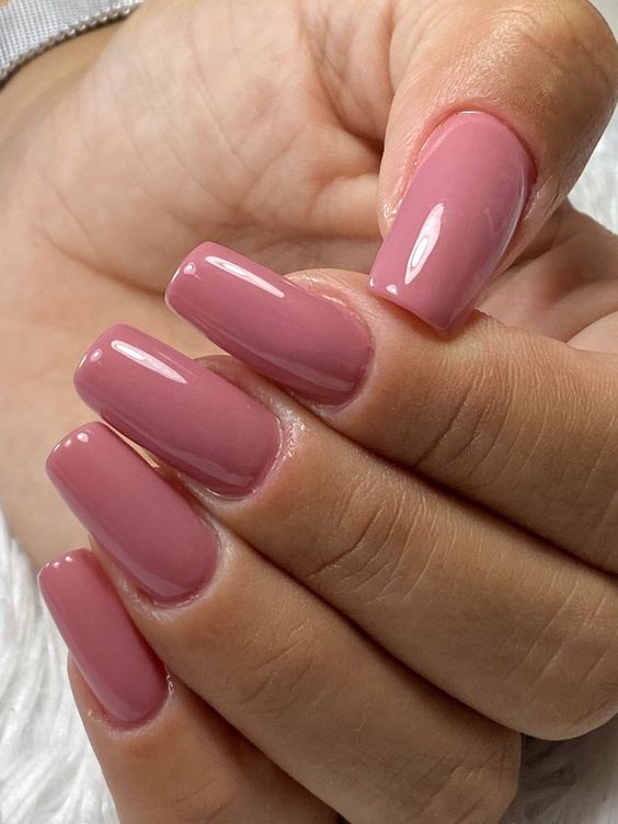 cores de unhas para quem curte elegância e poder - Rosê