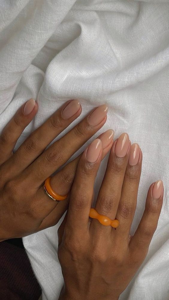 Unhas Nude - Marca desconhecida (Pinterest)