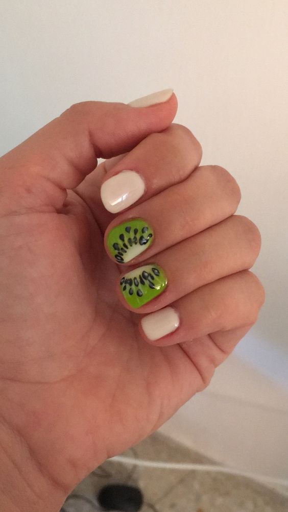 Unhas com Kiwis em metade (Pinterest) - Unhas decoradas com frutas