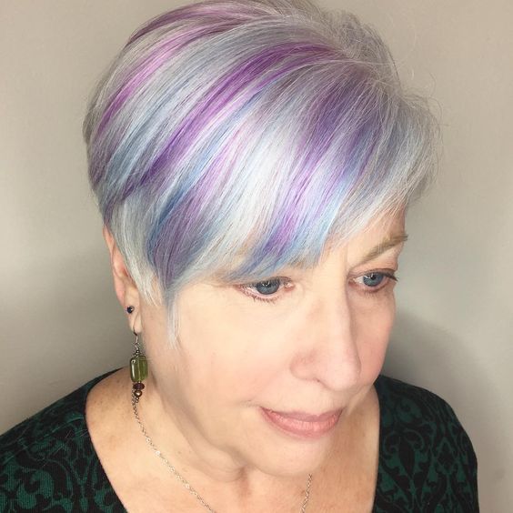 cabelo colorido para mulheres de 50 anos