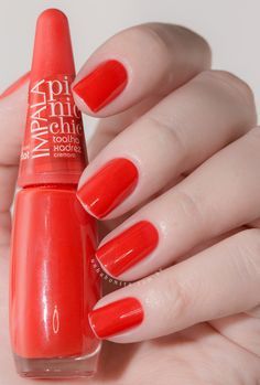 Vermelho com tons alaranjados (Pinterest)- Unhas vermelhas para o Verão 2025