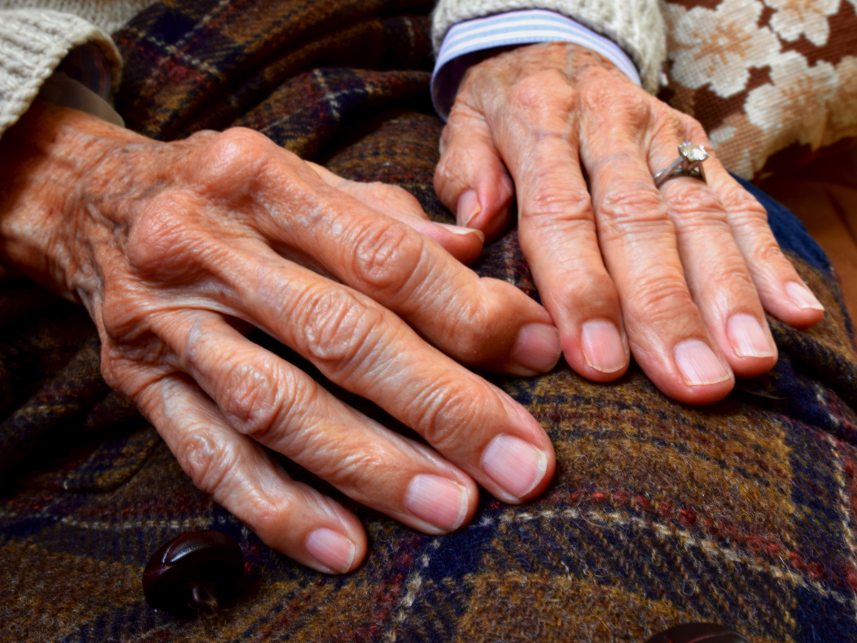 Dicas para você cuidar das unhas maduras