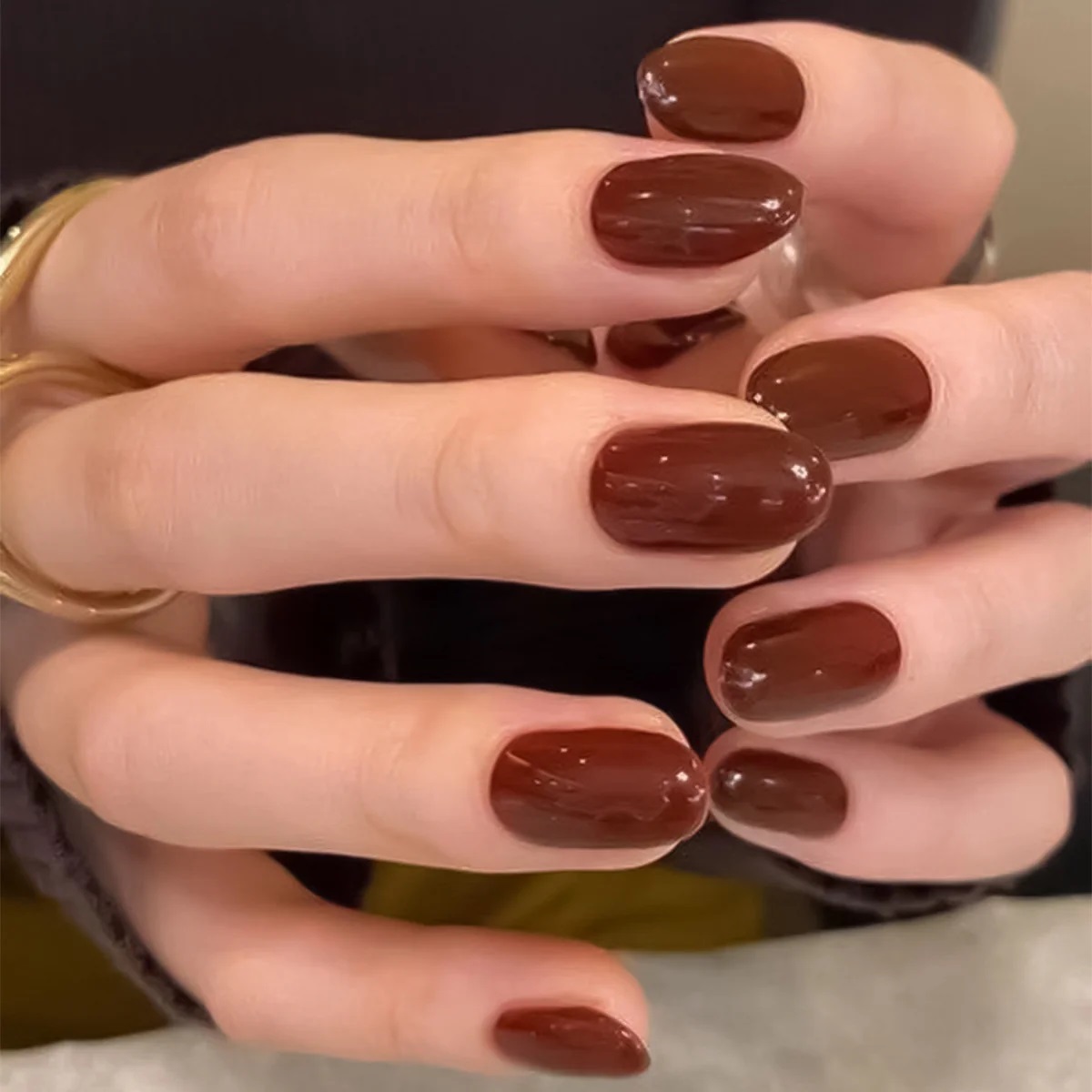 unhas em tom espresso