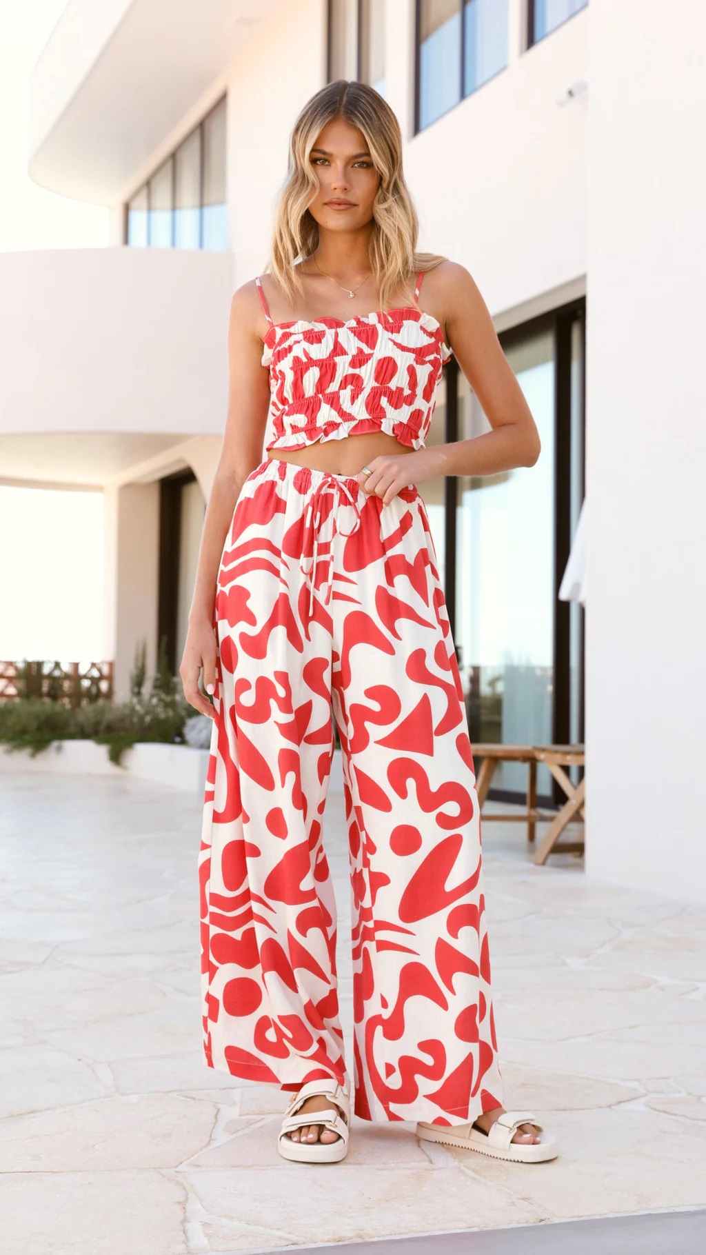 conjunto de verão vermelho e branco