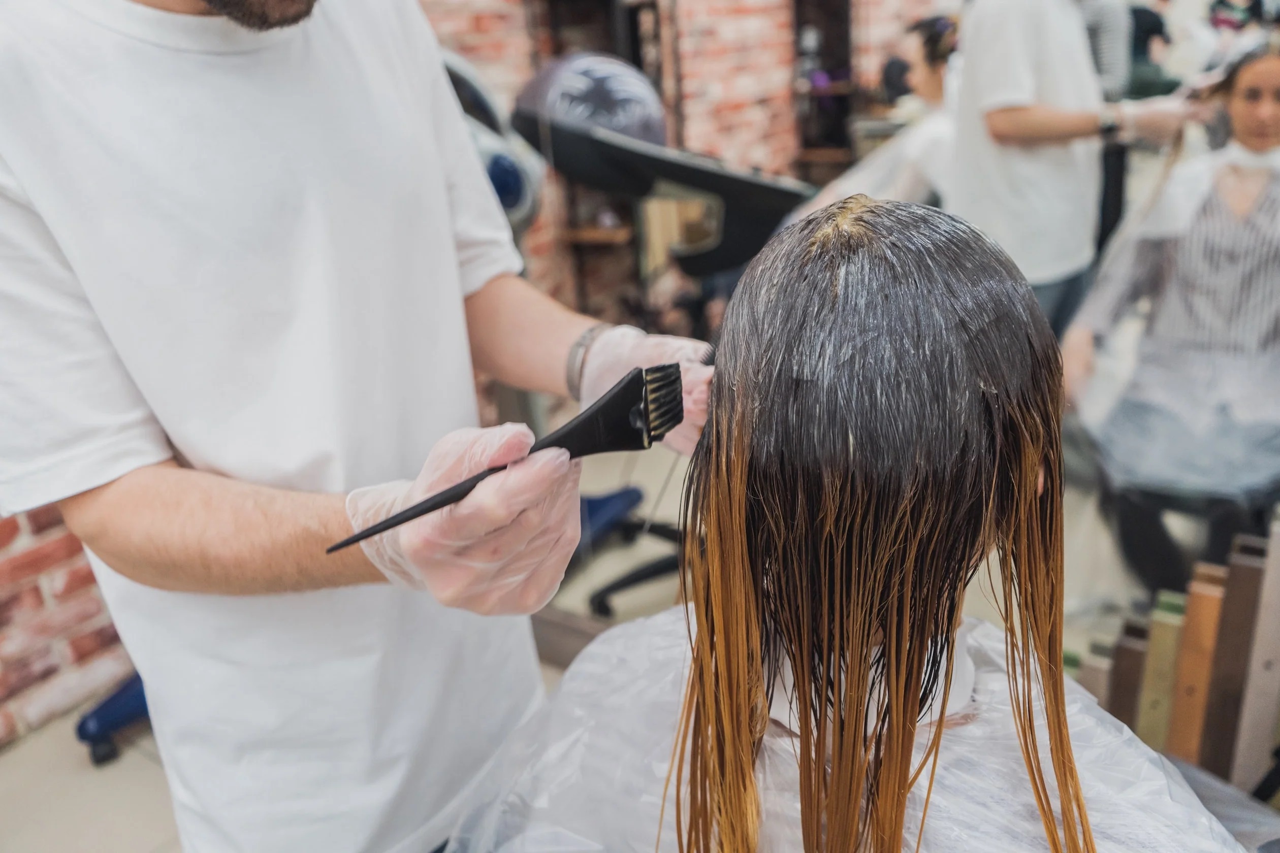 processo de descoloração em cabelo