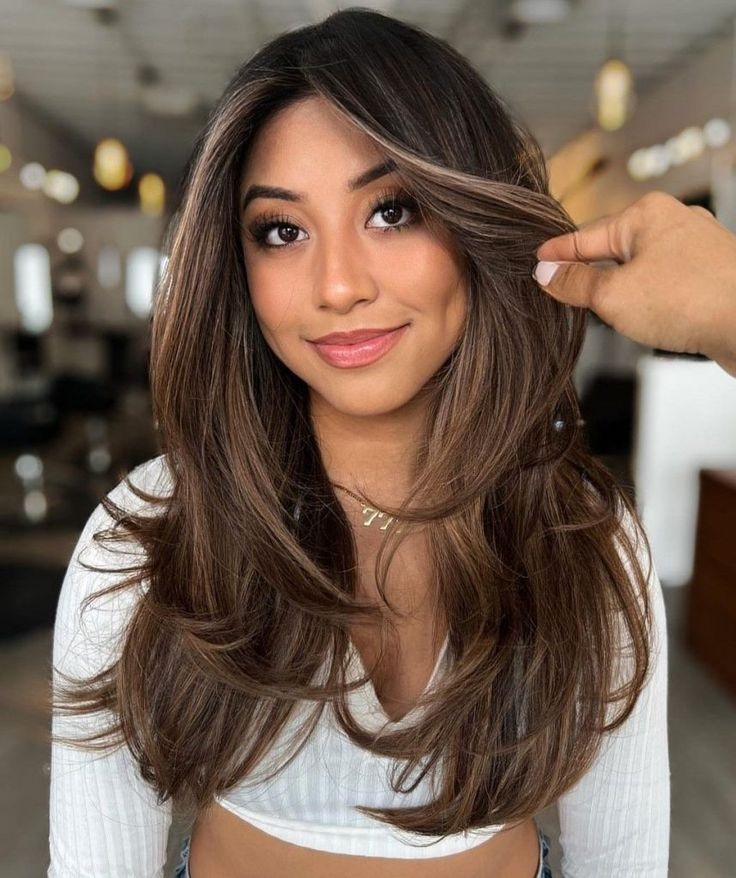 cabelo longo com camadas marcadas