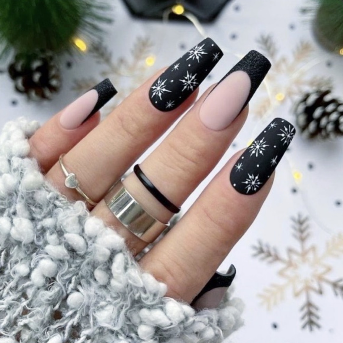 unhas em preto e branco para natal